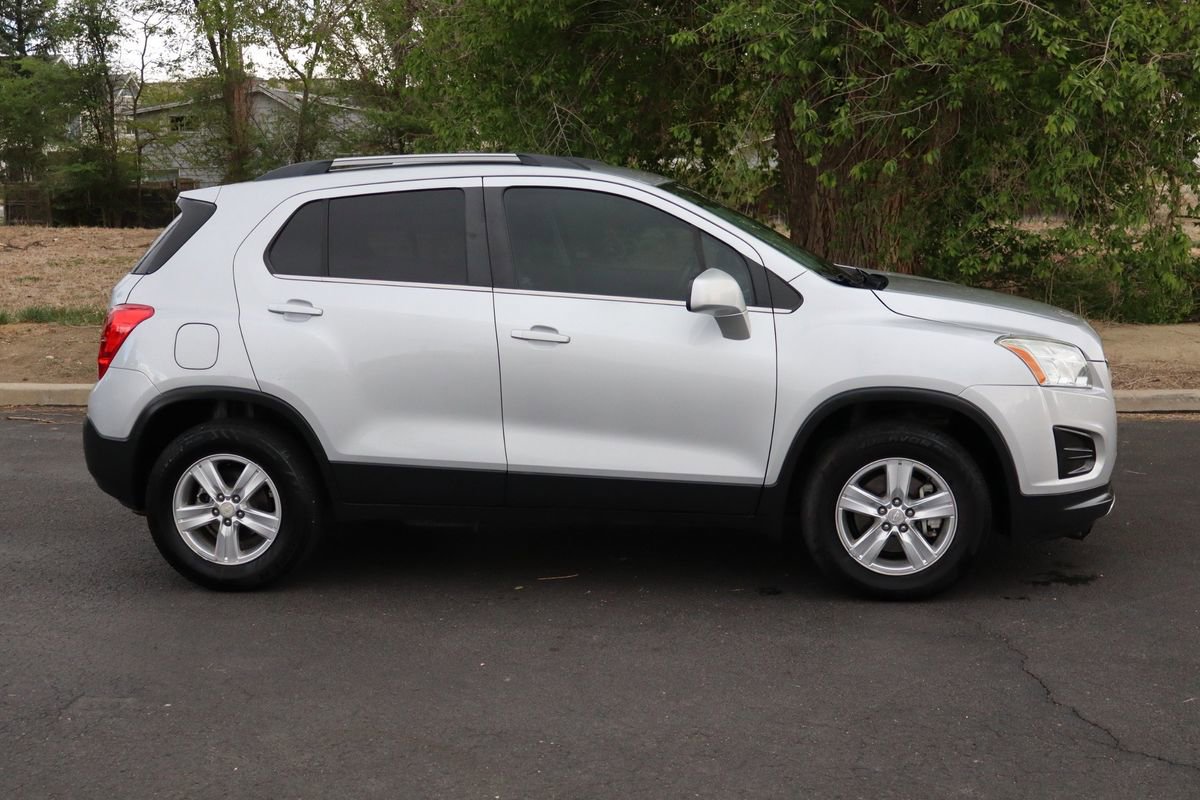 Used 2016 Chevrolet Trax LT w/ LT Convenience Package AWD/4WD image 3