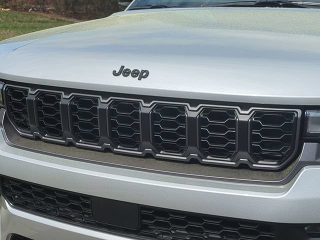 New 2026 Jeep Grand Cherokee Limited w/ Limited Altitude Package AWD/4WD image 24