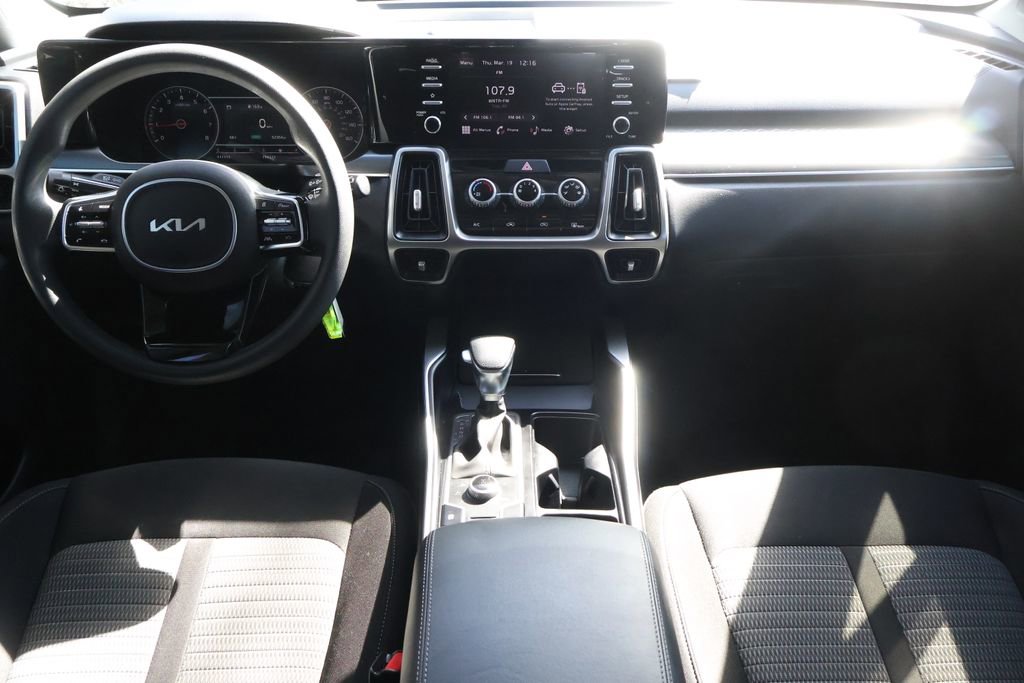 Used 2022 Kia Sorento LX image 14