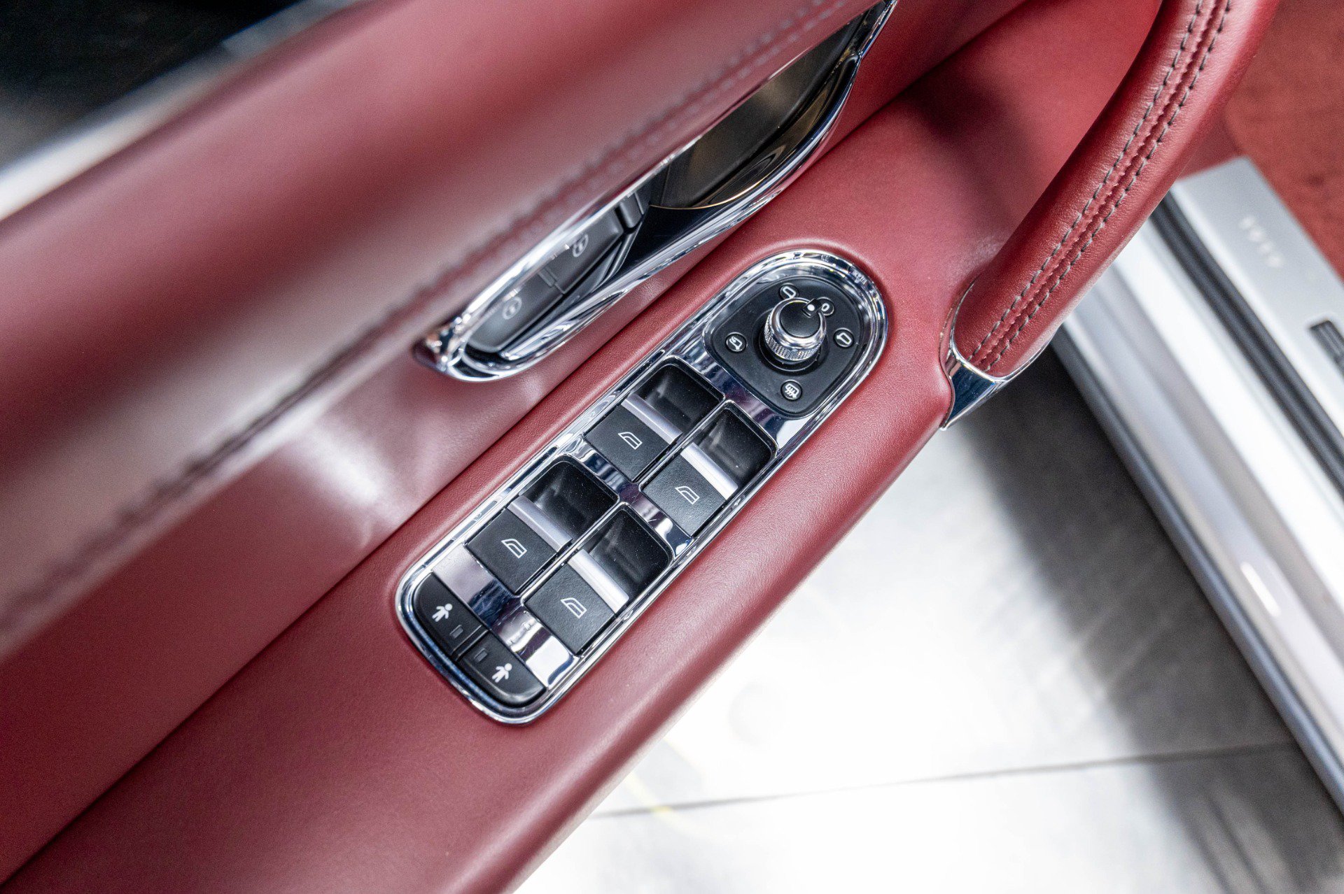 Used 2020 Bentley Bentayga AWD/4WD image 63