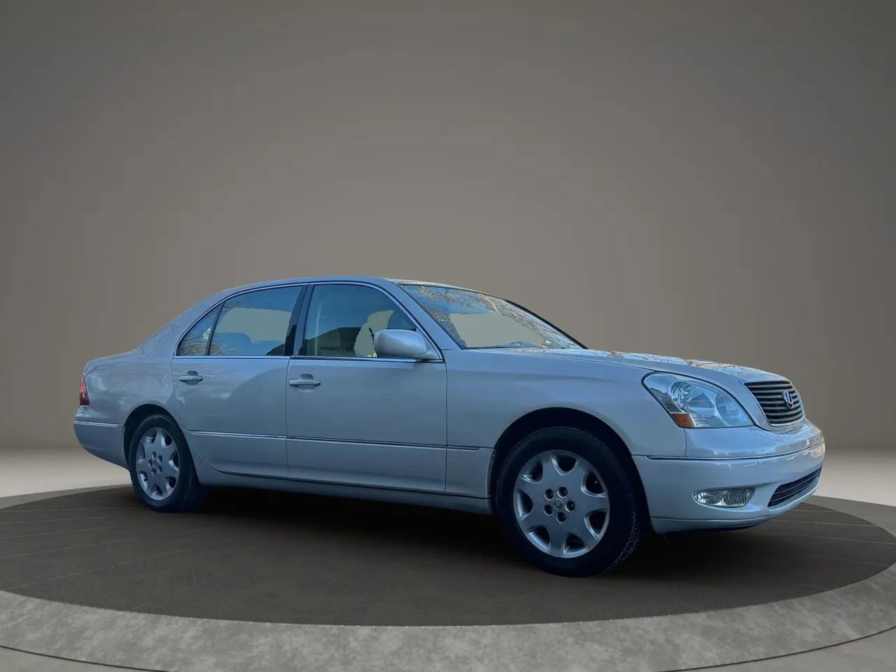 Used 2003 Lexus LS 430 RWD image 3