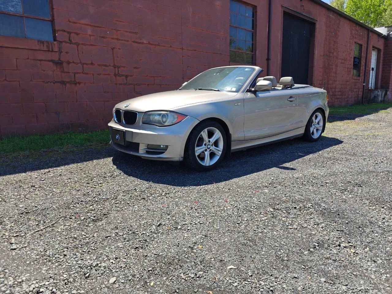 Used 2010 BMW 128i Convertible RWD image 2