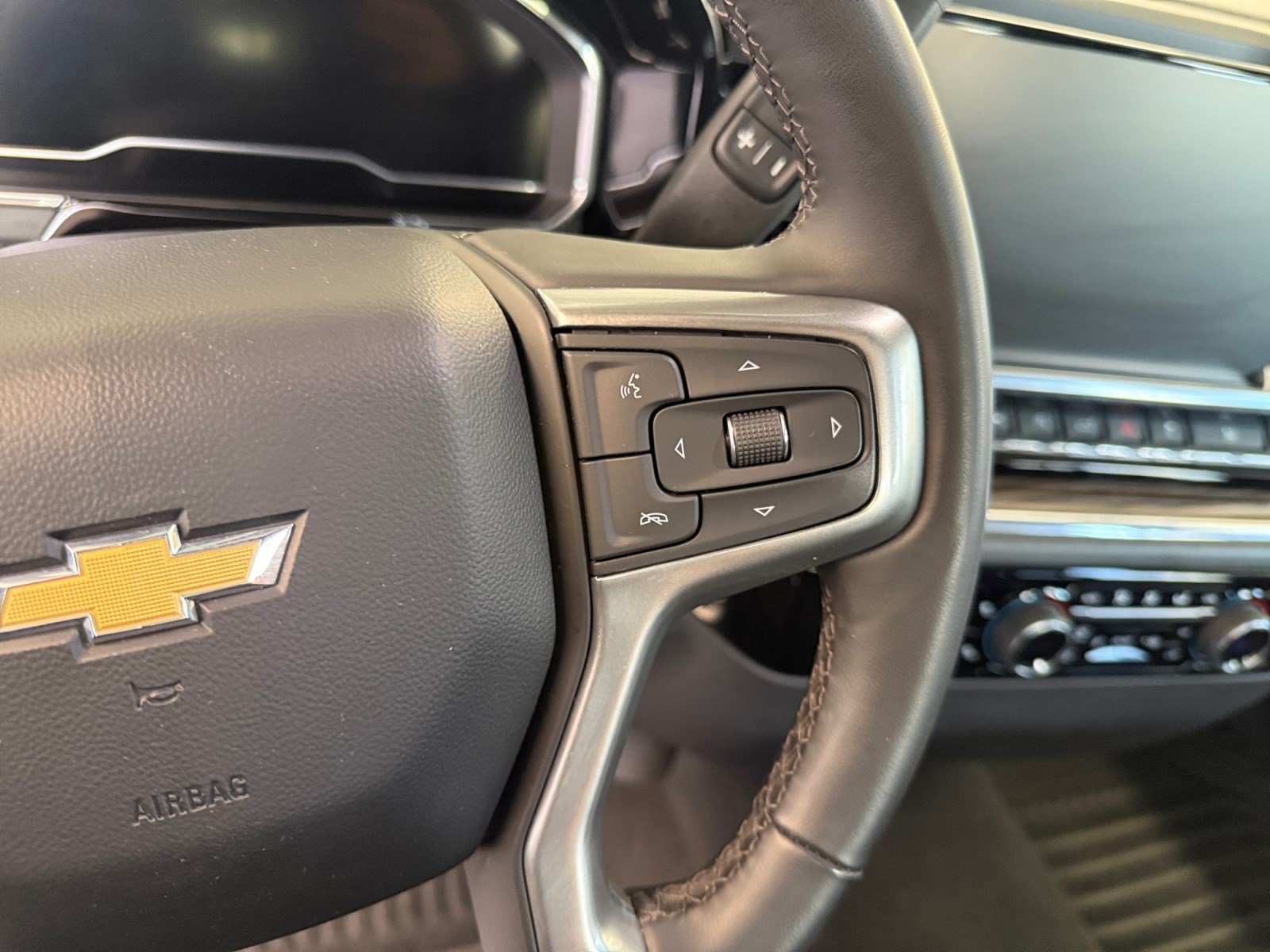 Used 2023 Chevrolet Silverado 1500 LT AWD/4WD image 25
