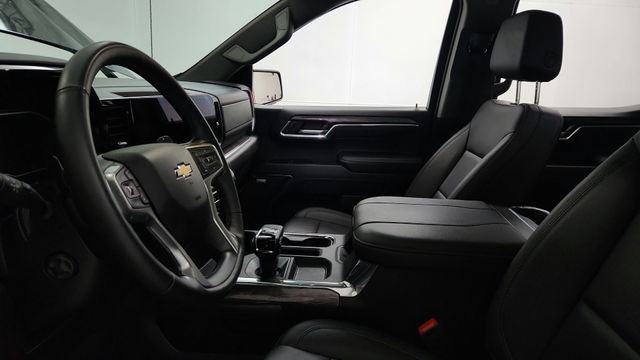 Used 2024 Chevrolet Silverado 1500 LTZ w/ LTZ Premium Package image 12