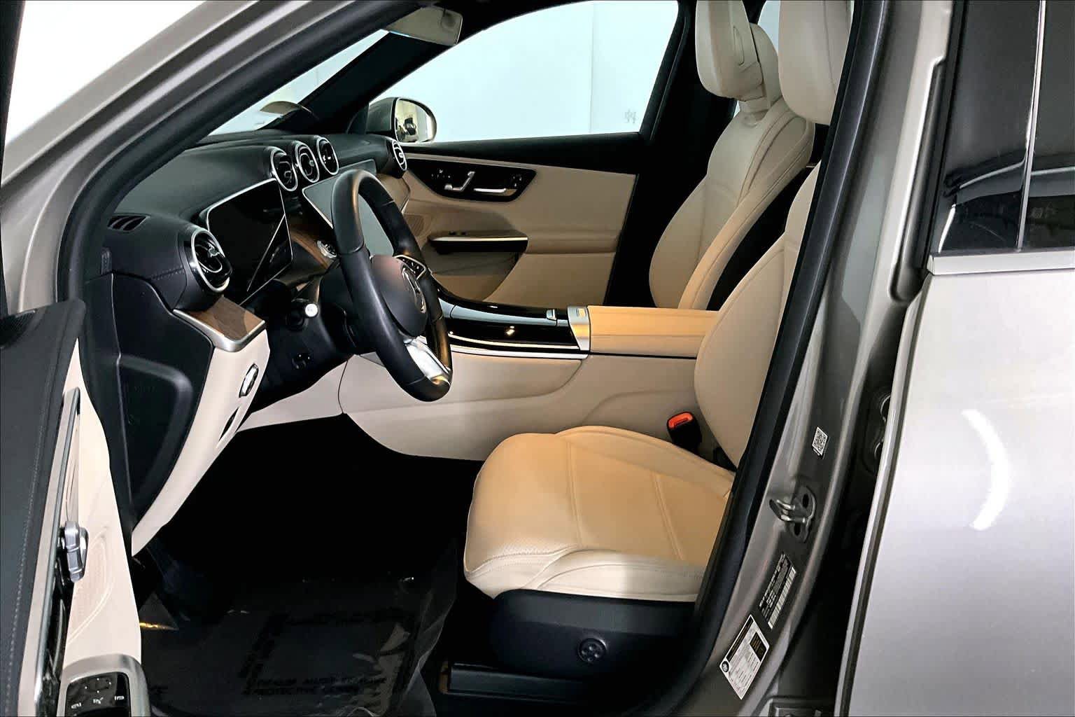 Used 2024 Mercedes-Benz GLC 300 4MATIC image 9