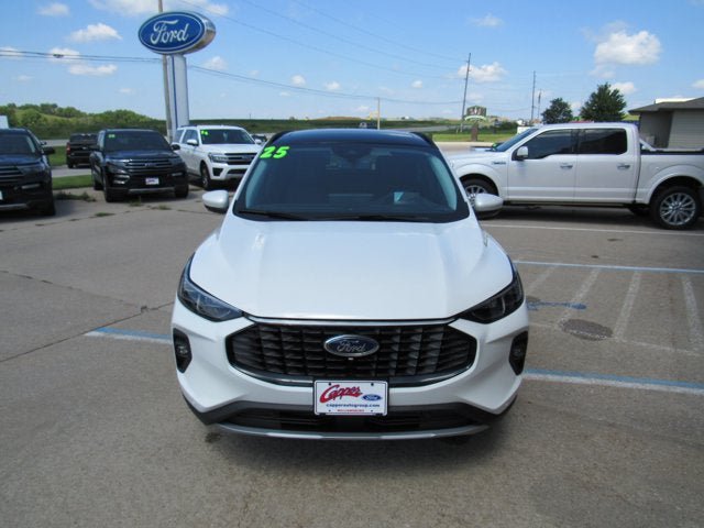 Used 2025 Ford Escape Platinum w/ Premium Technology Package AWD/4WD image 2