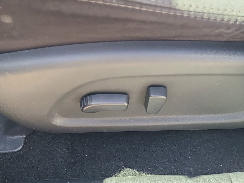 Used 2016 Nissan Pathfinder SV image 25