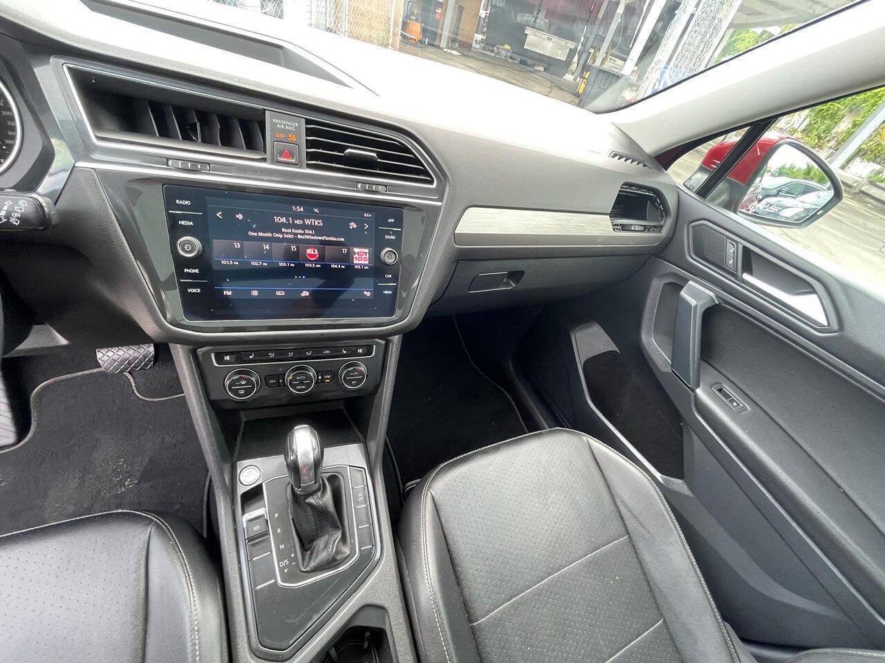Used 2019 Volkswagen Tiguan SE w/ Panoramic Sunroof Package FWD image 5