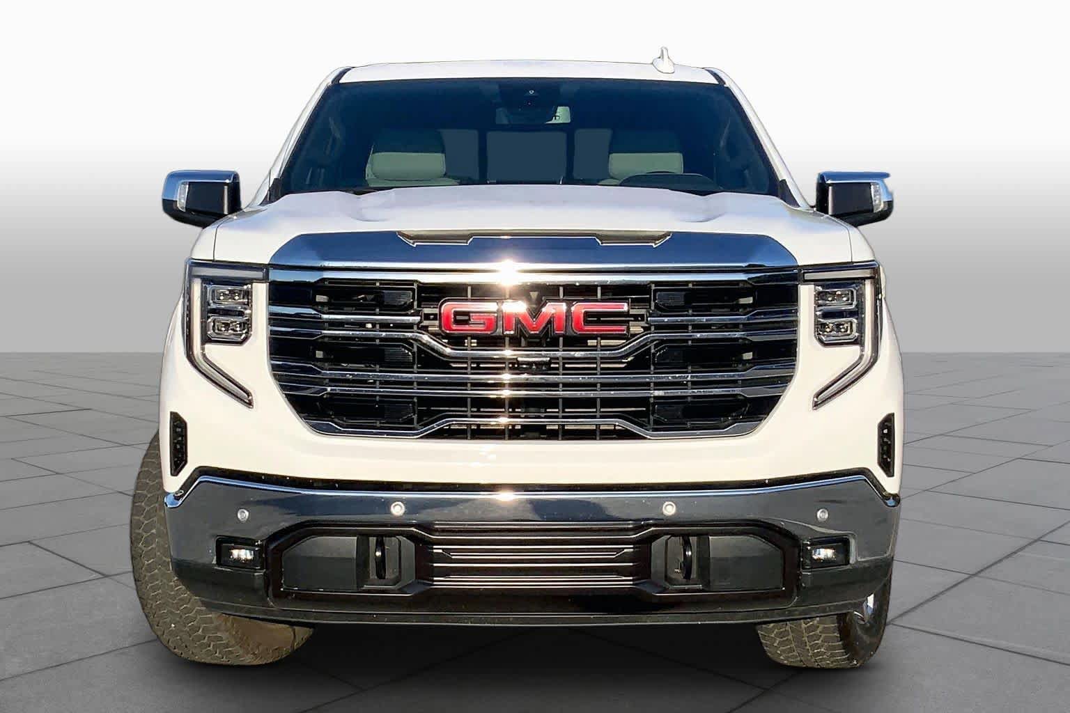 Used 2025 GMC Sierra 1500 SLT w/ SLT Premium Plus Package AWD/4WD image 4