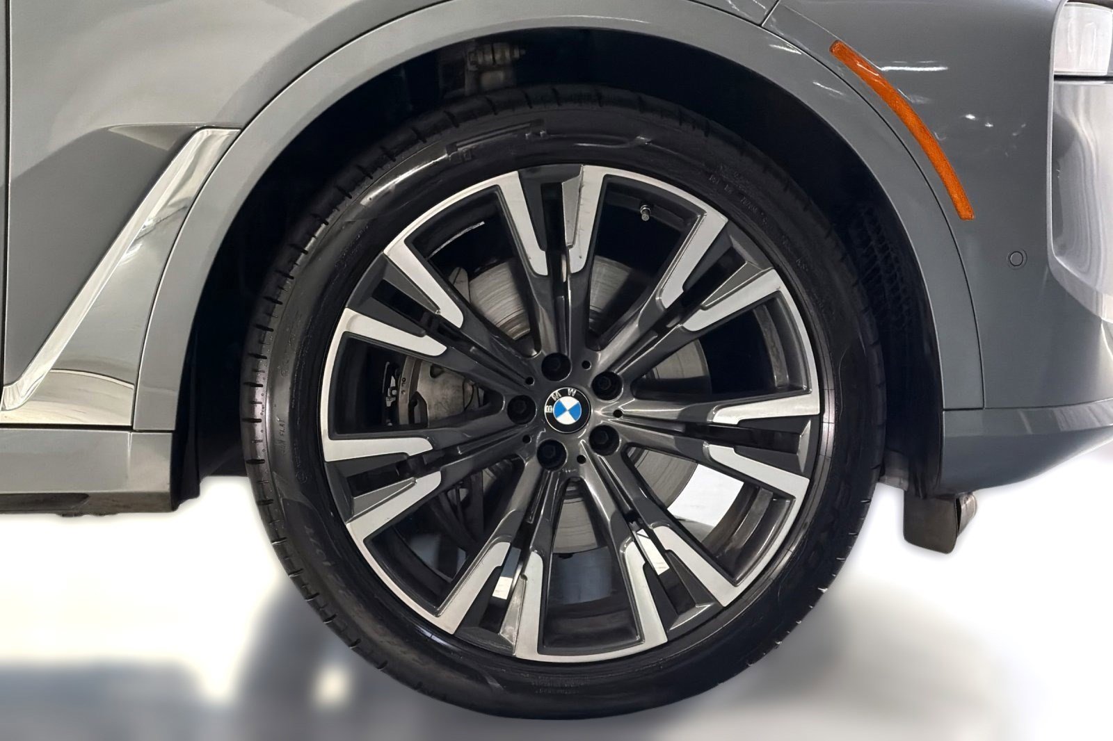 Used 2024 BMW X7 xDrive40i w/ Climate Comfort Package AWD/4WD image 11