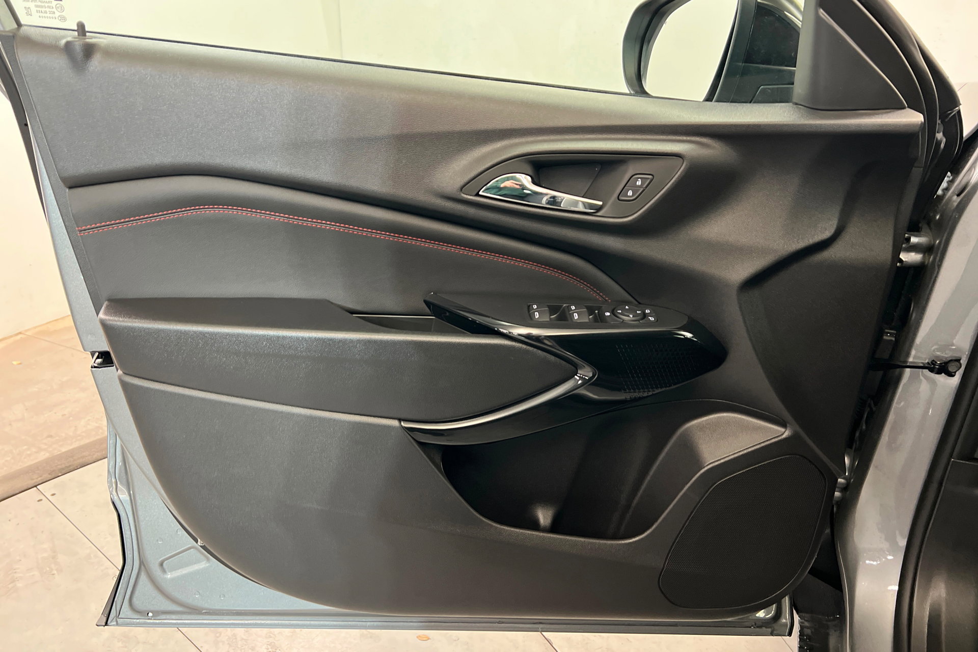 New 2026 Chevrolet Trax RS w/ Sunroof Package image 15