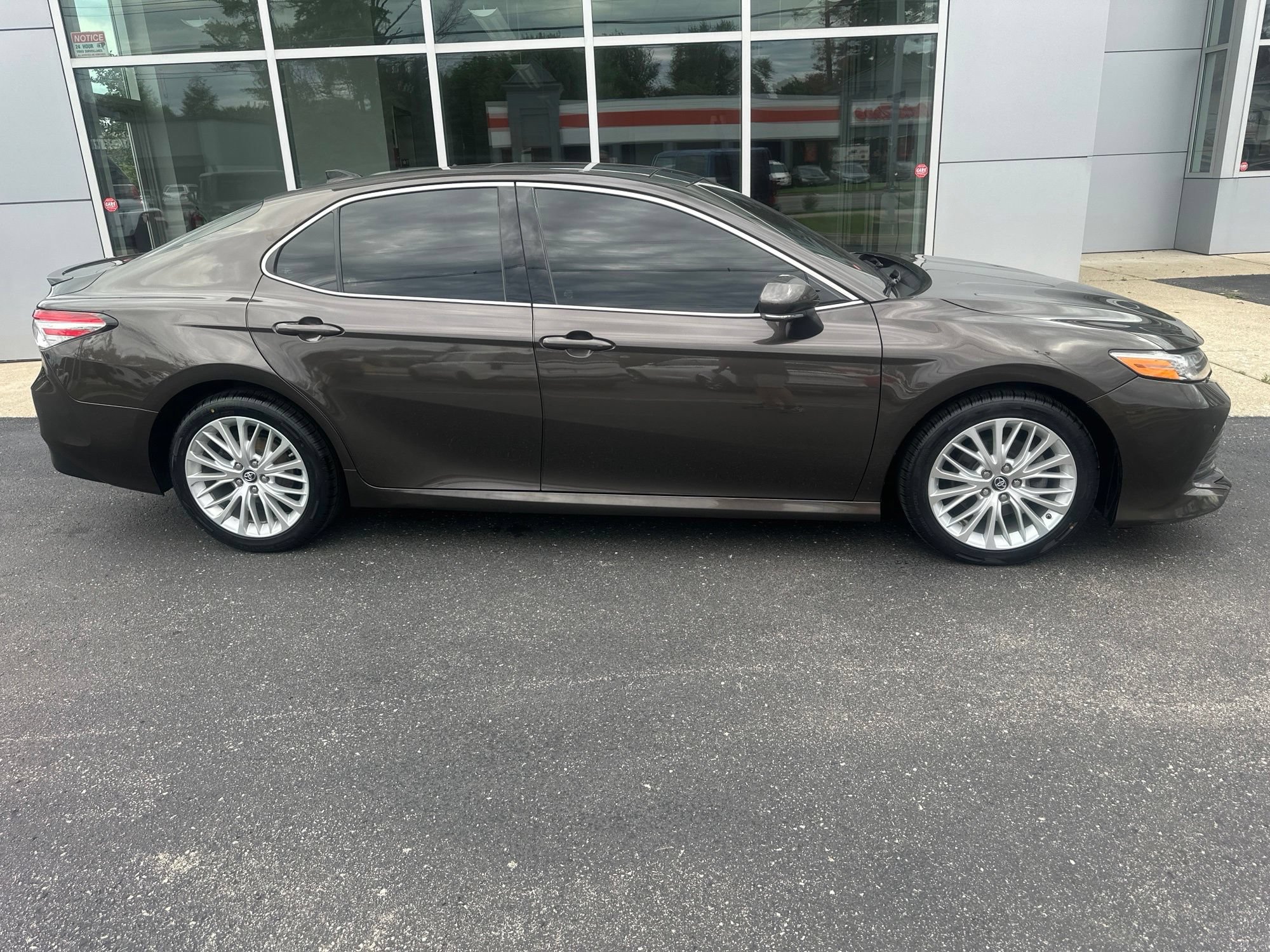 Used 2018 Toyota Camry XLE w/ Driver Assist Package FWD image 2
