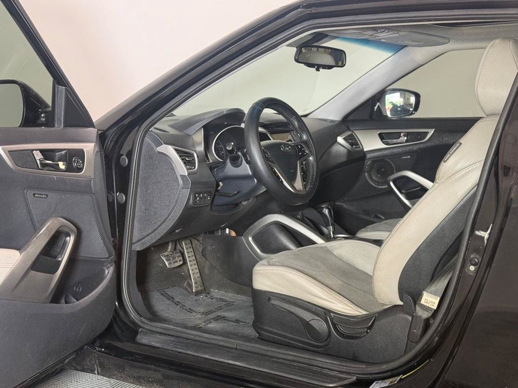 Used 2012 Hyundai Veloster w/ Style Pkg FWD image 9