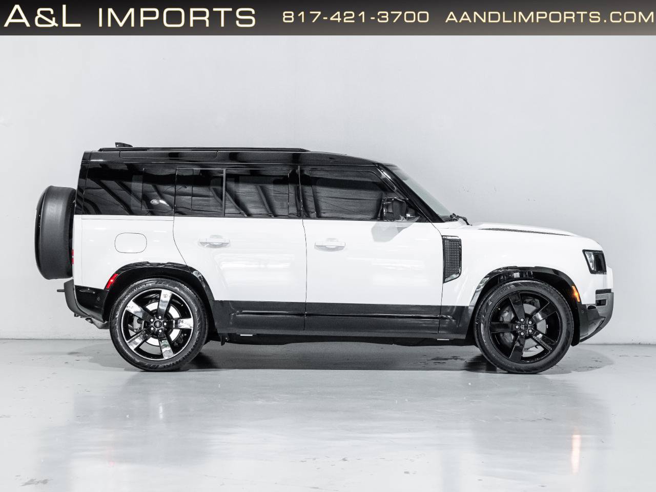 Used 2023 Land Rover Defender 110 X-Dynamic SE AWD/4WD image 9