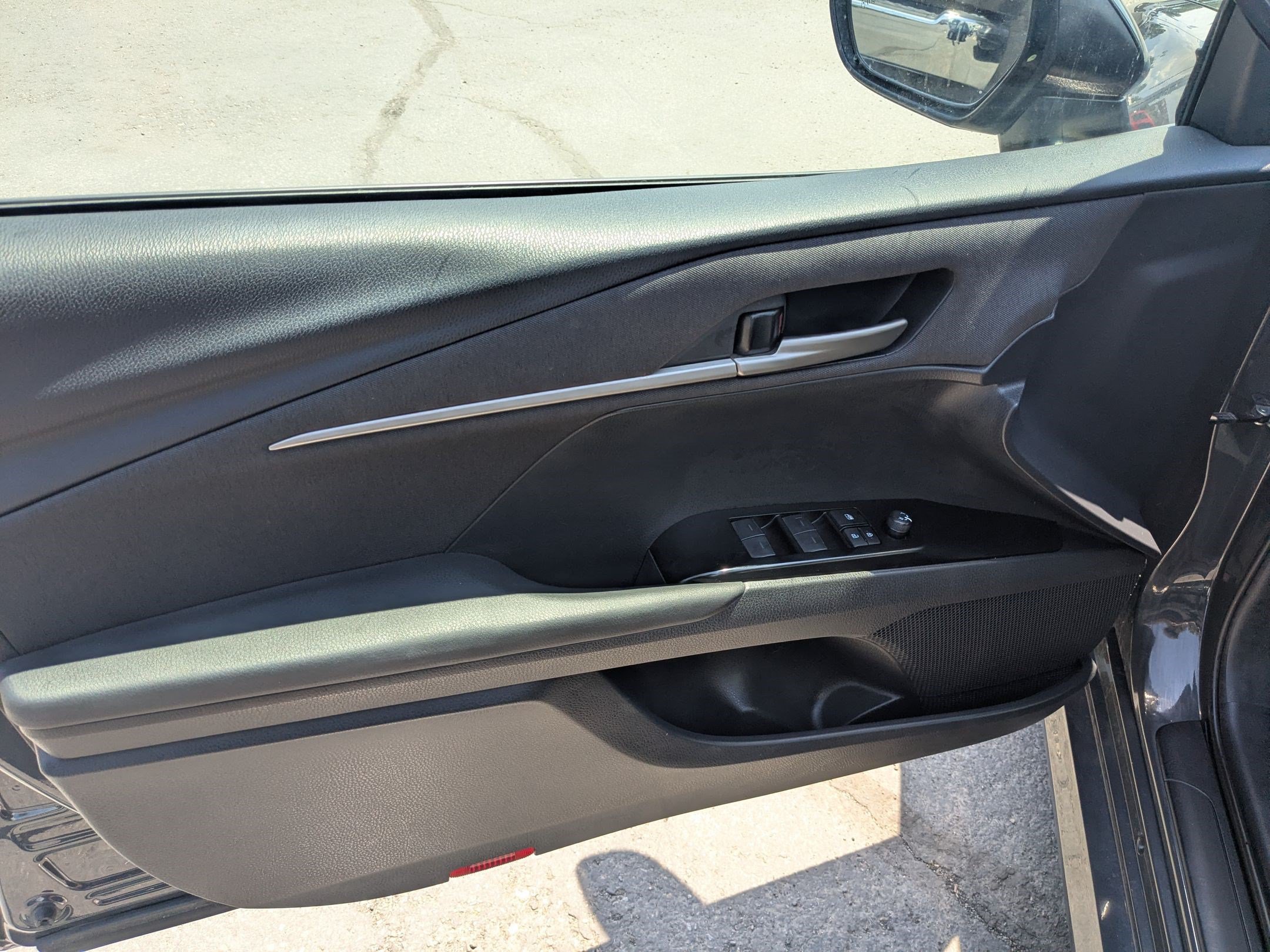 Used 2025 Toyota Camry LE FWD image 15