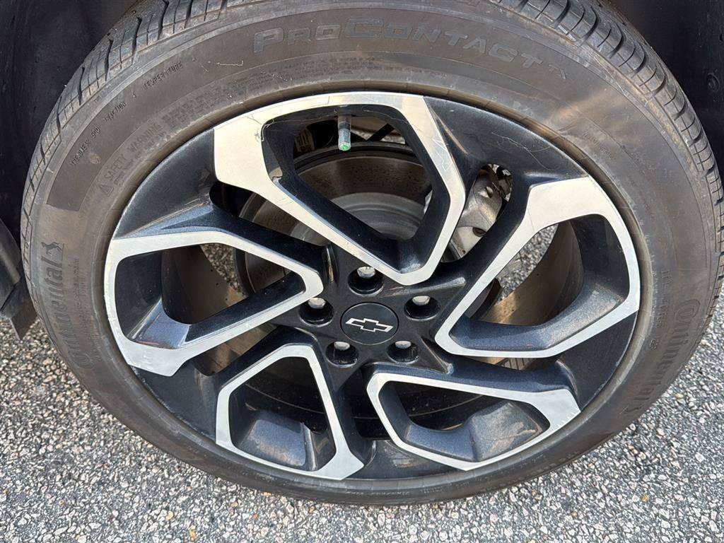 Used 2024 Chevrolet Trax RS w/ Sunroof Package FWD image 24