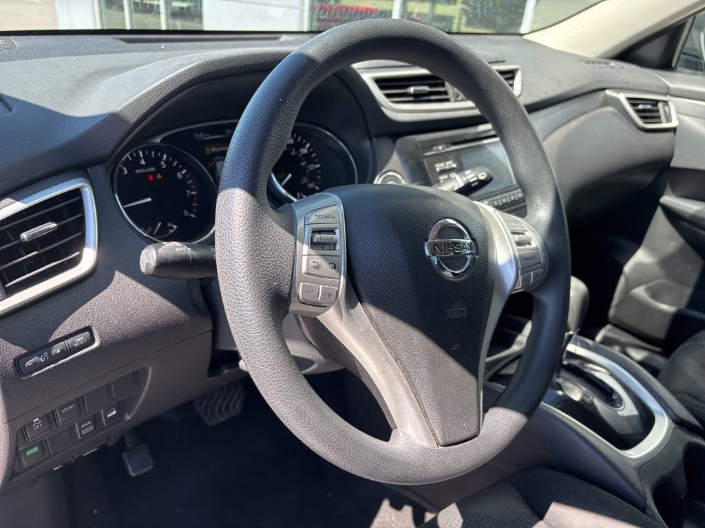 Used 2015 Nissan Rogue SV w/ SV Family Package image 9
