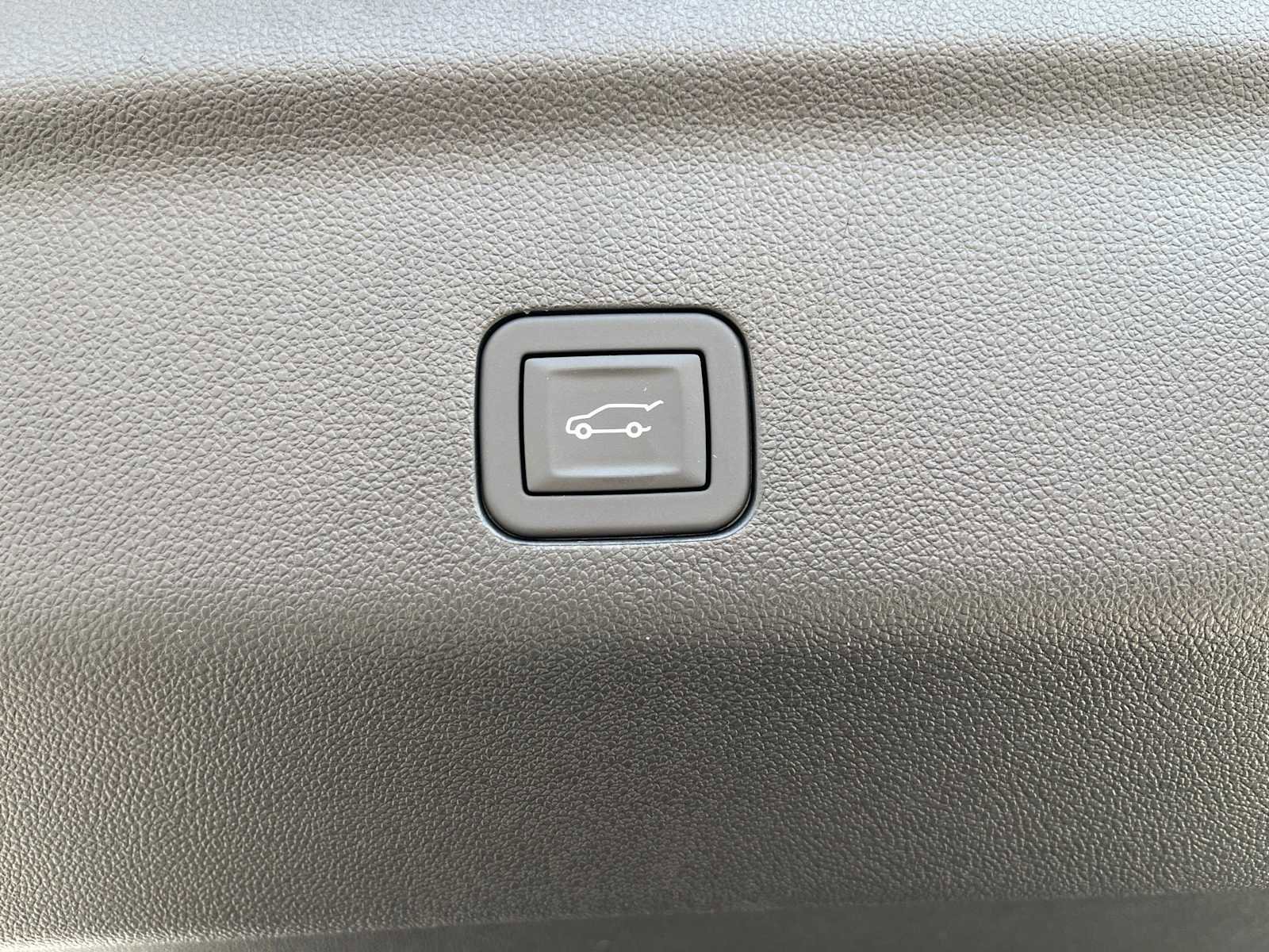 New 2025 Chevrolet Suburban Premier image 18