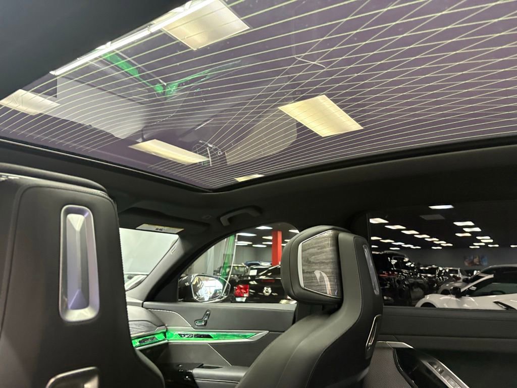 Used 2025 BMW 740i w/ Premium Package RWD image 37