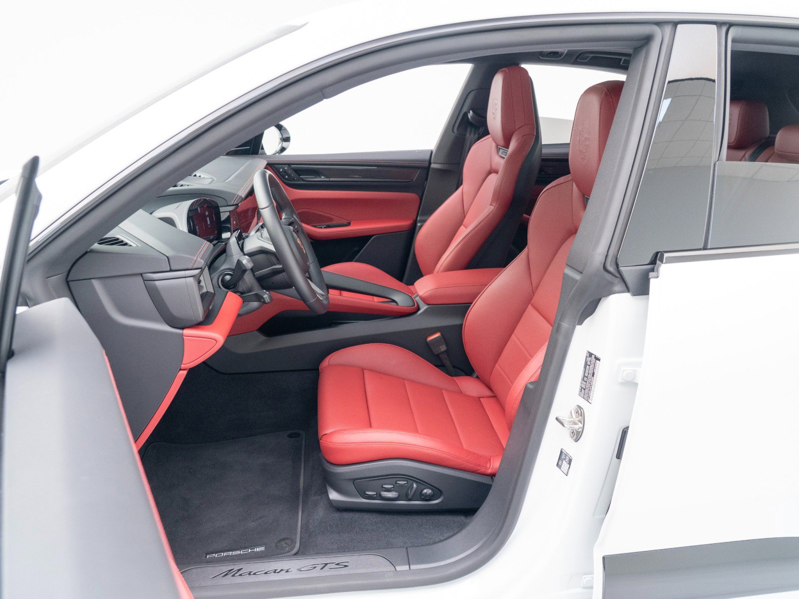 Certified 2026 Porsche Macan GTS Electric image 18