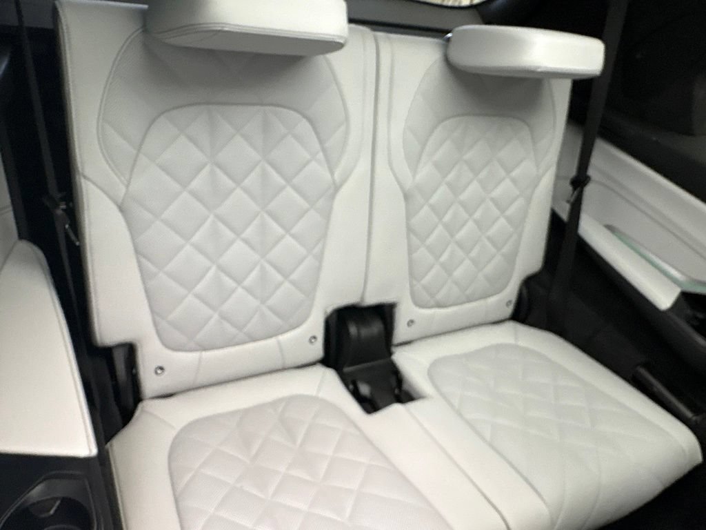 Used 2024 BMW X7 xDrive40i w/ M Sport Package AWD/4WD image 33