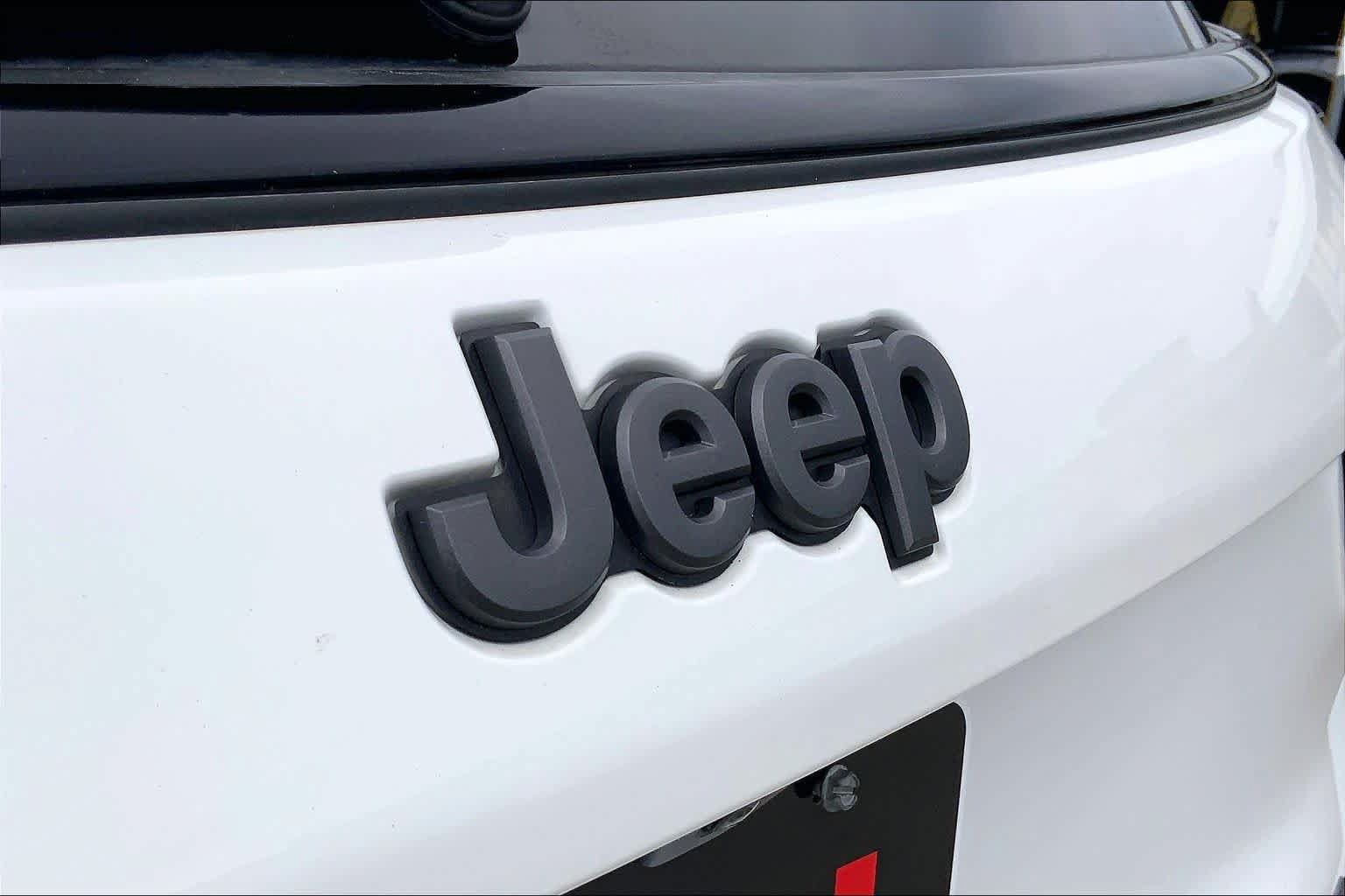 Used 2022 Jeep Compass Trailhawk AWD/4WD image 31