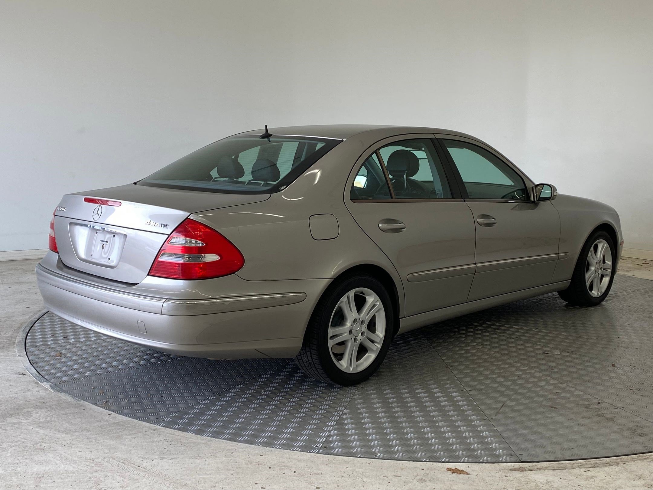 Used 2005 Mercedes-Benz E 500 4MATIC Sedan image 6