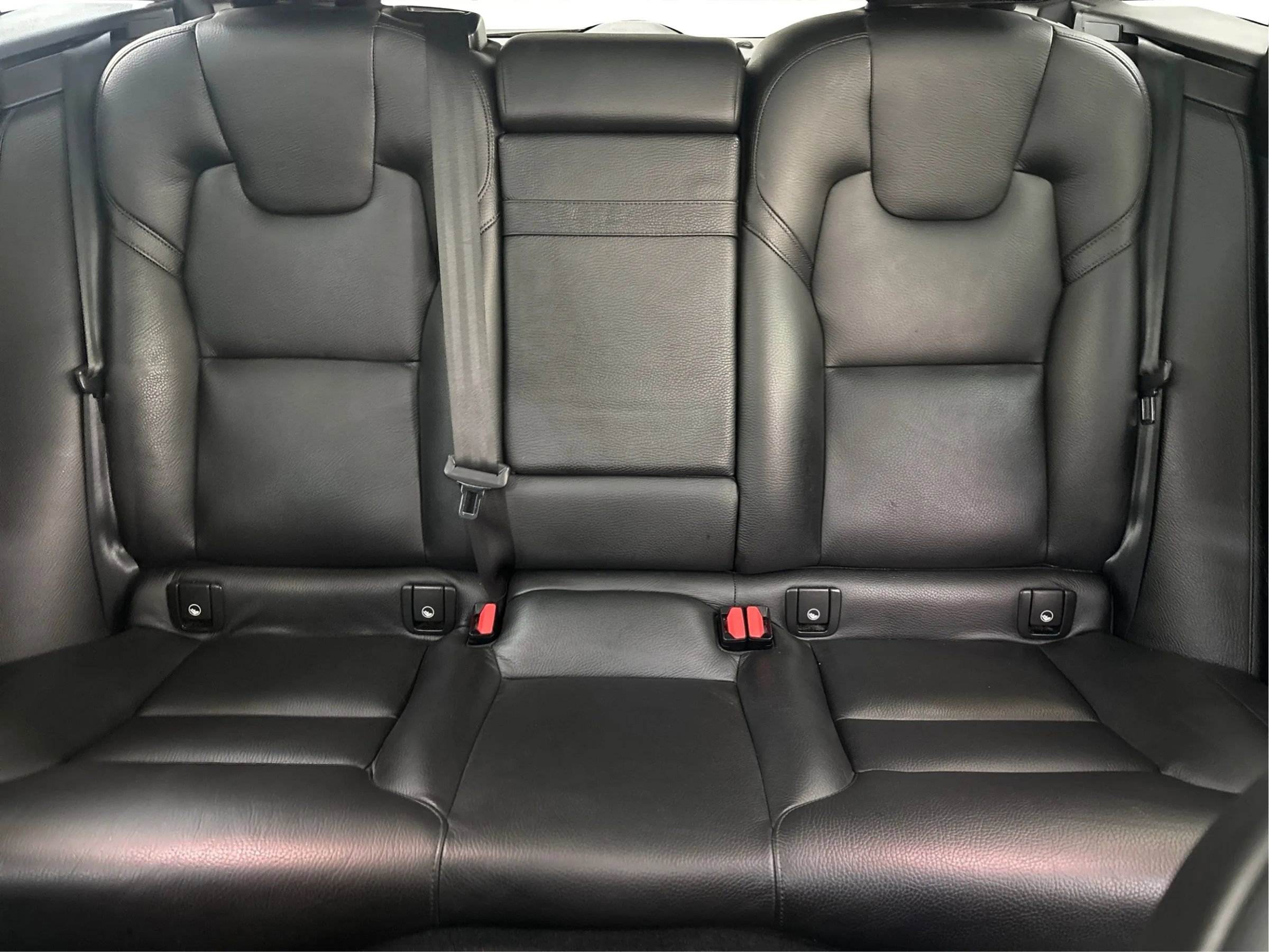 Used 2019 Volvo XC60 T5 Momentum w/ Multimedia Package image 20