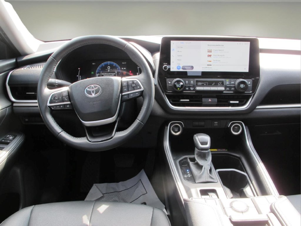 Used 2025 Toyota Grand Highlander AWD image 21