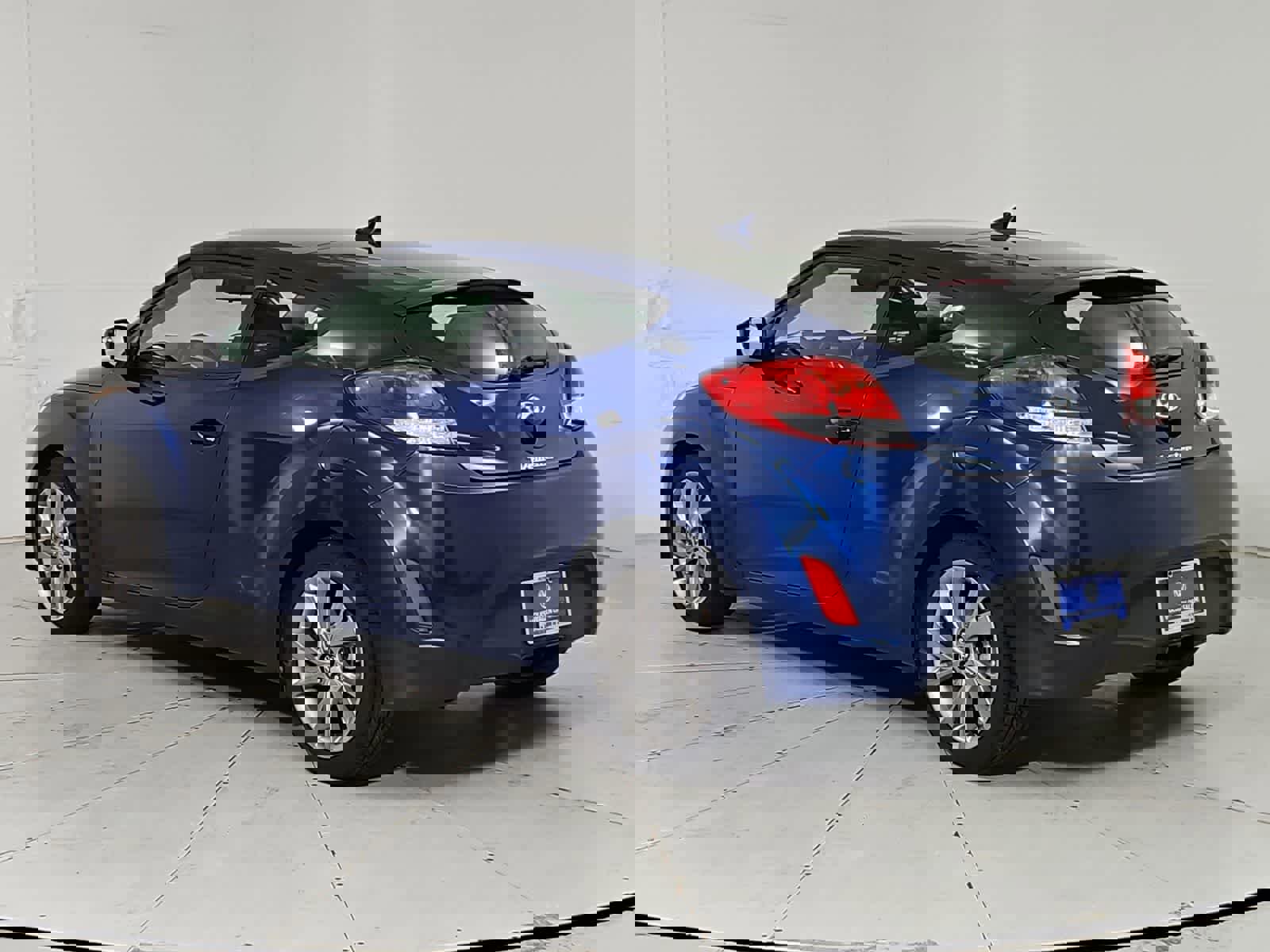 Used 2017 Hyundai Veloster image 4