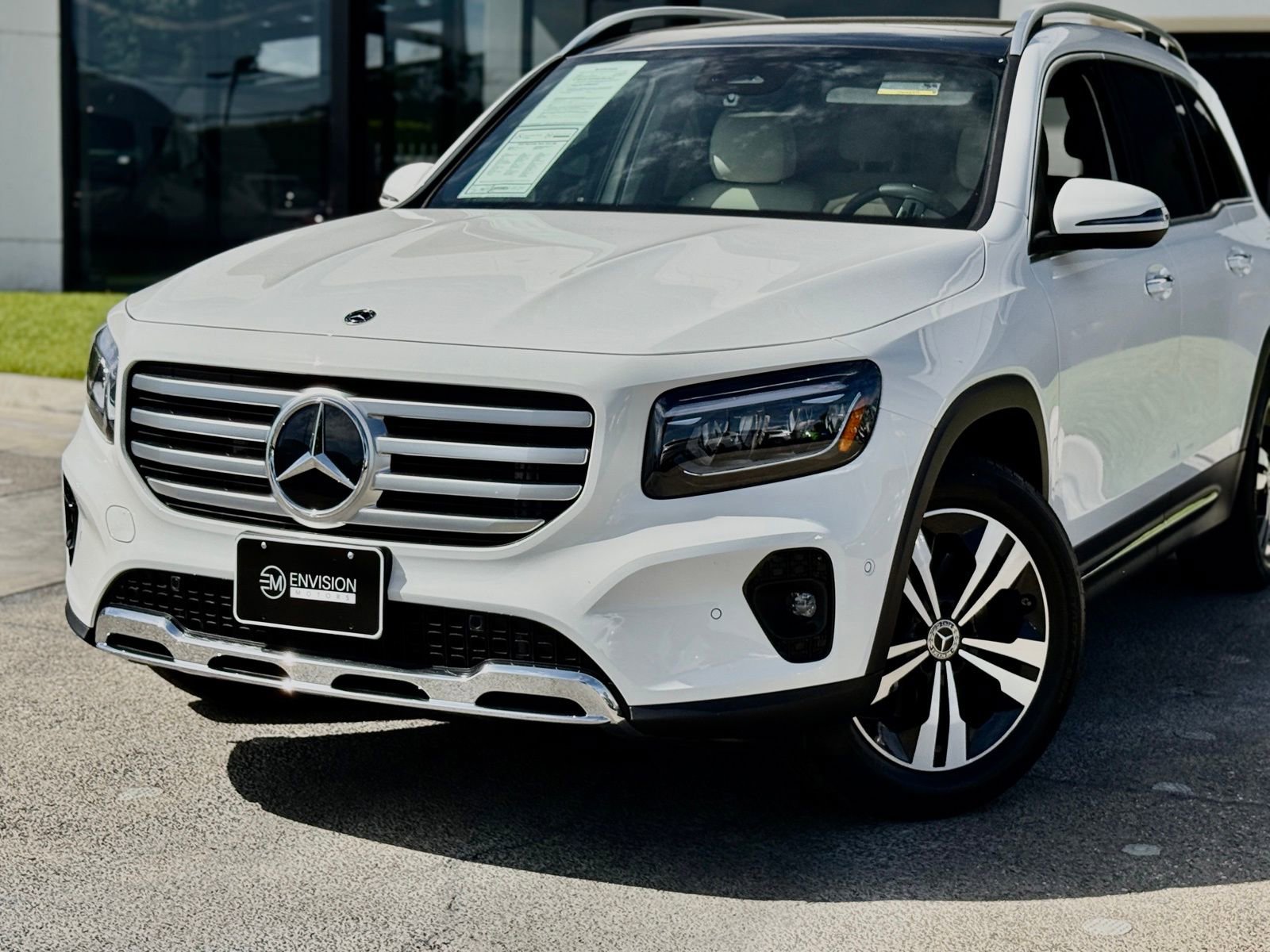 Used 2025 Mercedes-Benz GLB 250 image 3