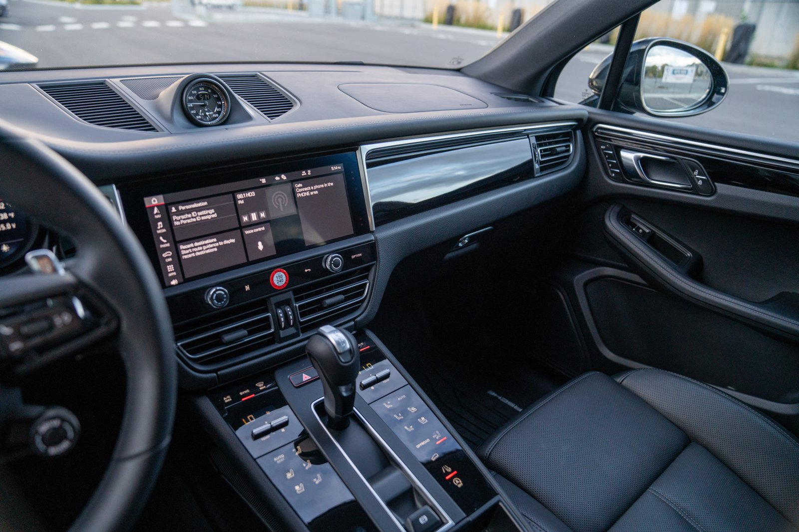 Certified 2026 Porsche Macan Turbo AWD/4WD image 16