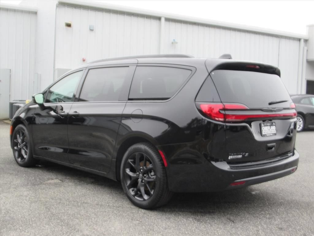 New 2026 Chrysler Pacifica Select w/ S Appearance Package FWD image 4