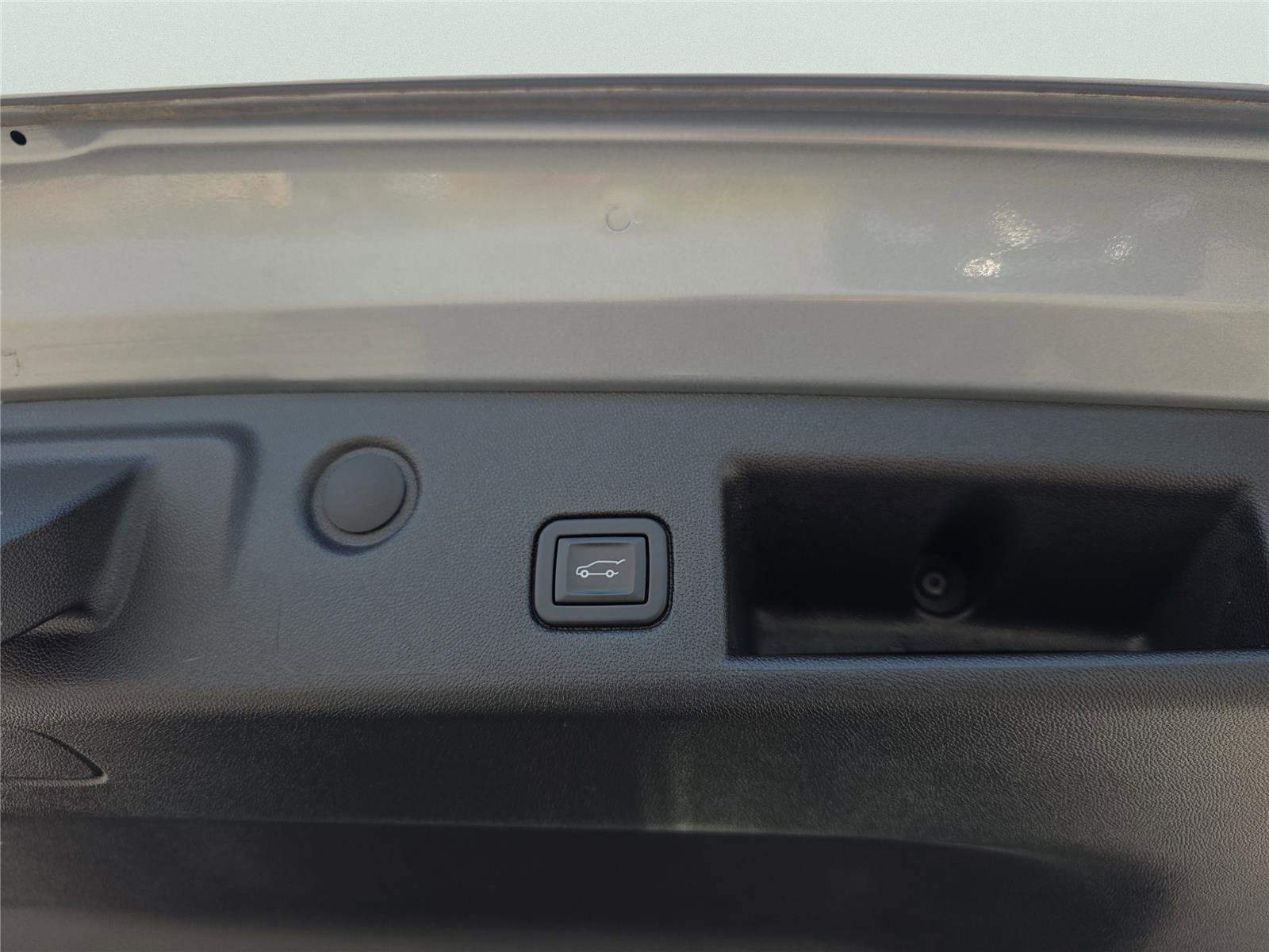 Used 2023 Chevrolet Equinox RS w/ RS Leather Package image 27