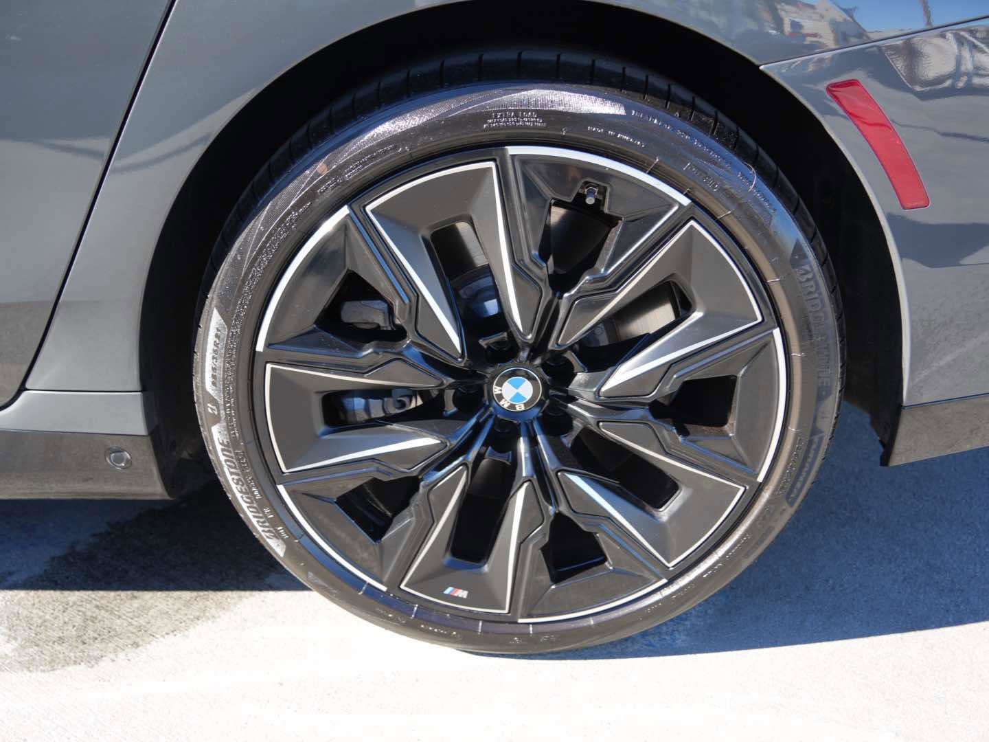 Used 2025 BMW 760i xDrive w/ Executive Package image 8