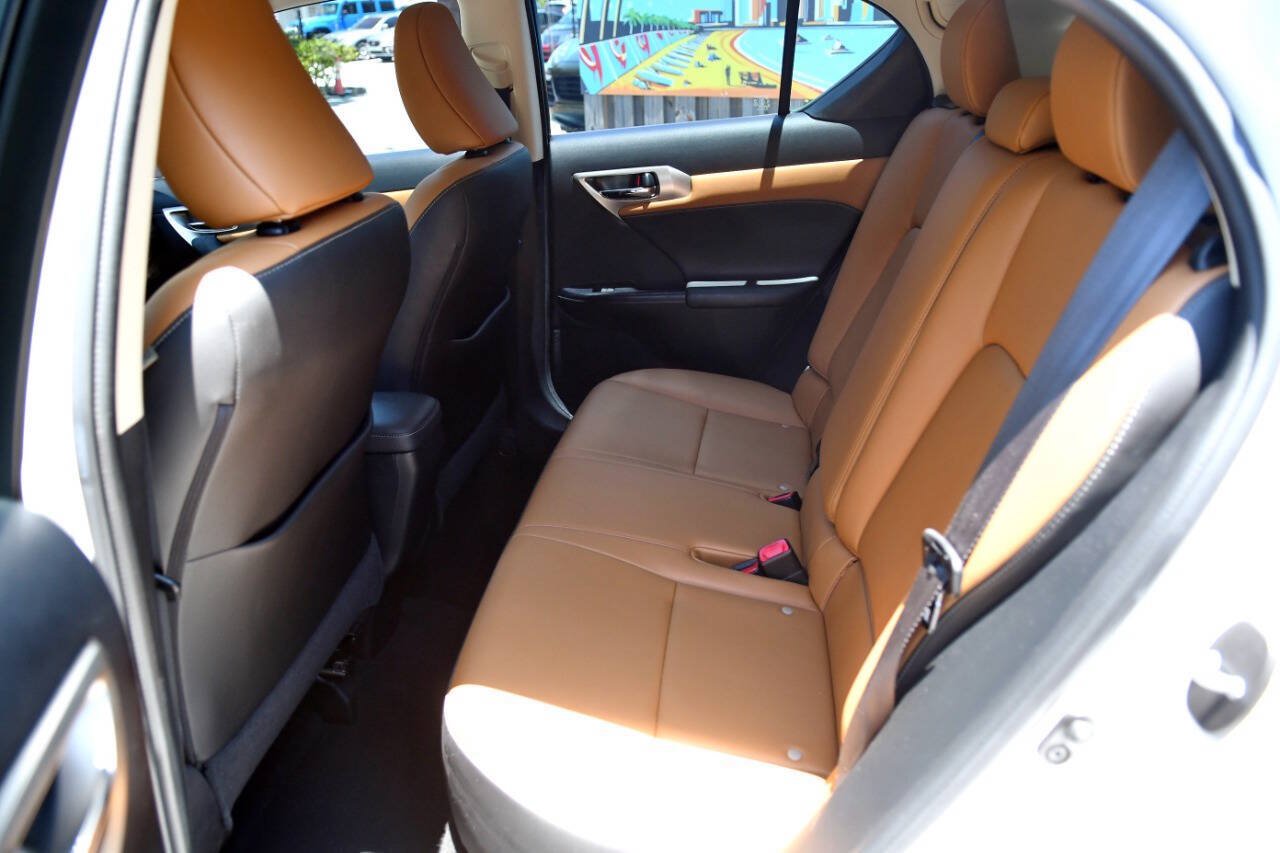 Used 2015 Lexus CT 200h FWD image 17