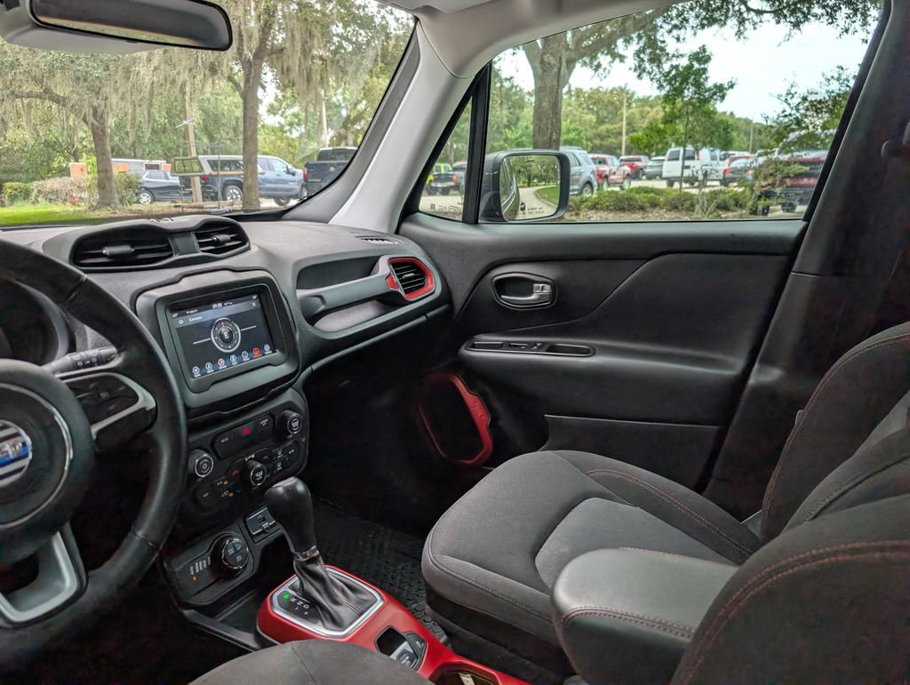 Used 2019 Jeep Renegade Trailhawk AWD/4WD image 14