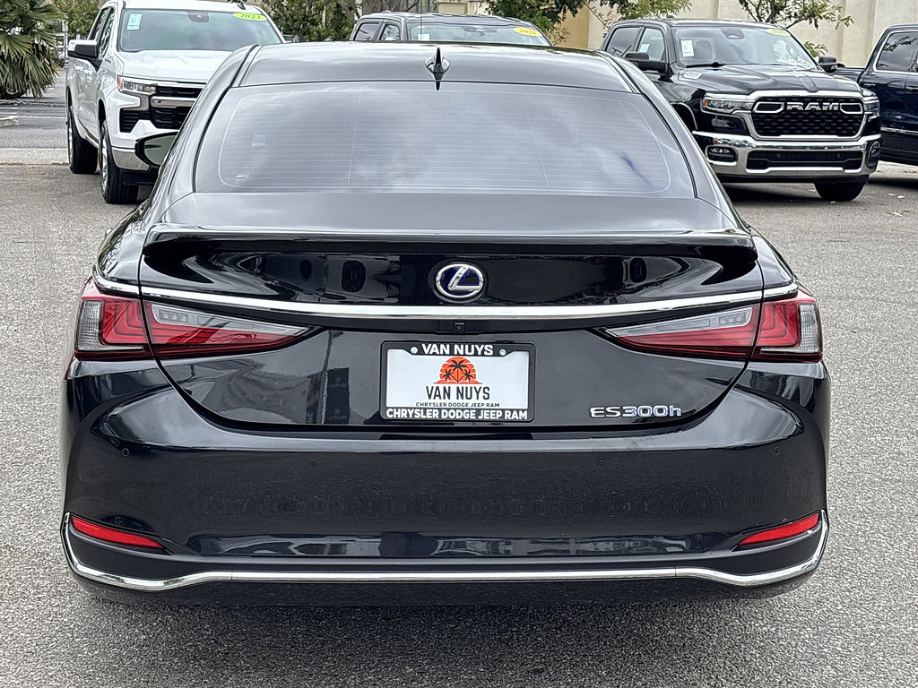Used 2021 Lexus ES 300h w/ Premium Package FWD image 4