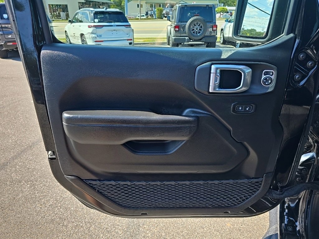 Certified 2022 Jeep Gladiator Willys image 17