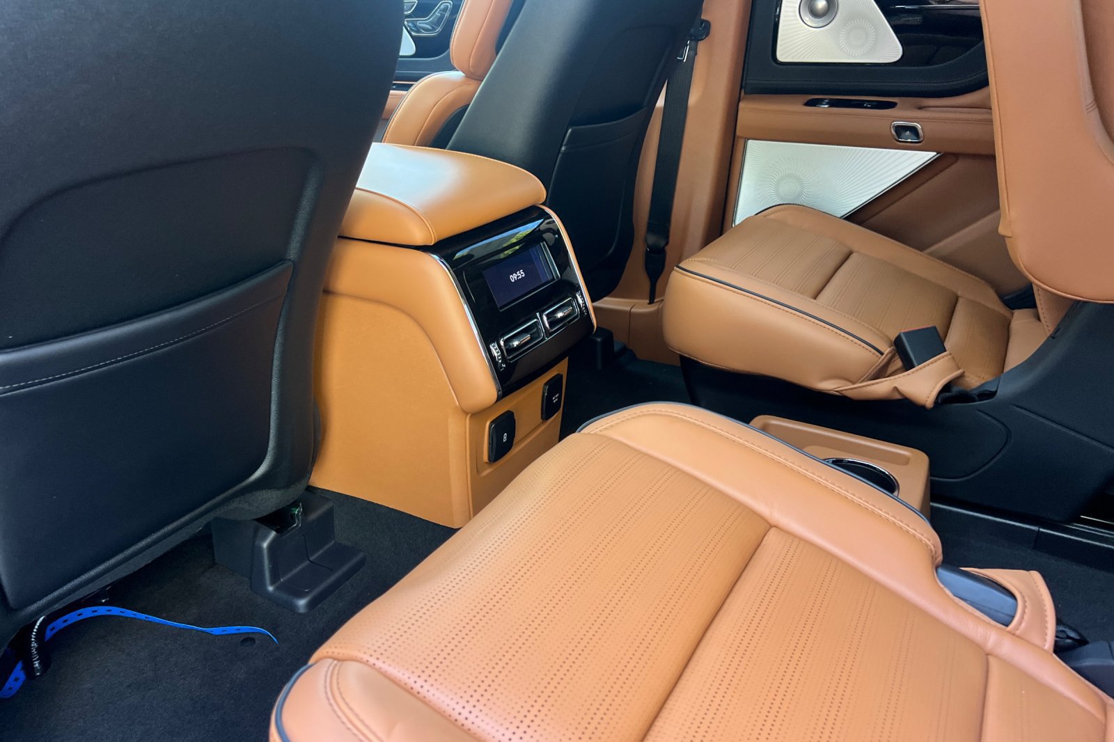 New 2026 Lincoln Aviator Black Label w/ Jet Appearance Package AWD/4WD image 9