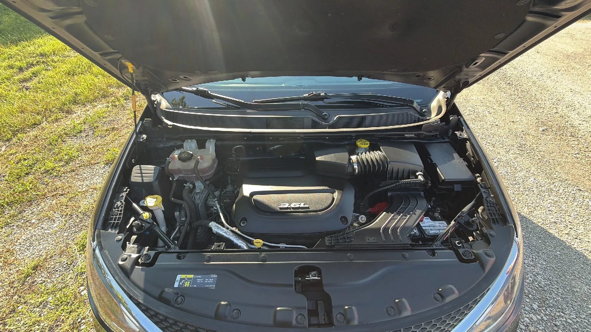 Used 2018 Chrysler Pacifica Touring-L w/ Tire & Wheel Group FWD image 21