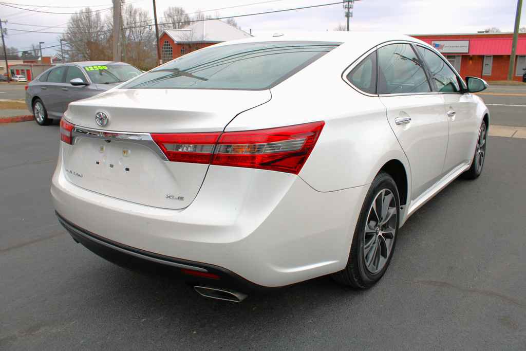 Used 2016 Toyota Avalon XLE Premium image 6