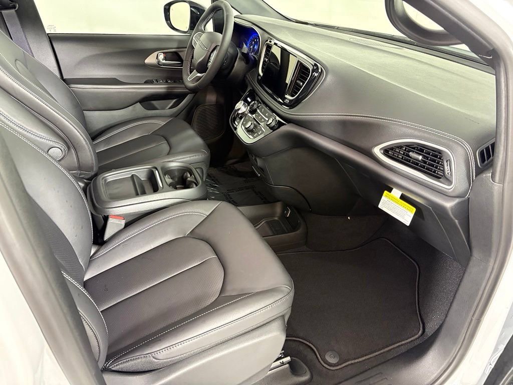 New 2027 Chrysler Pacifica LX FWD image 14