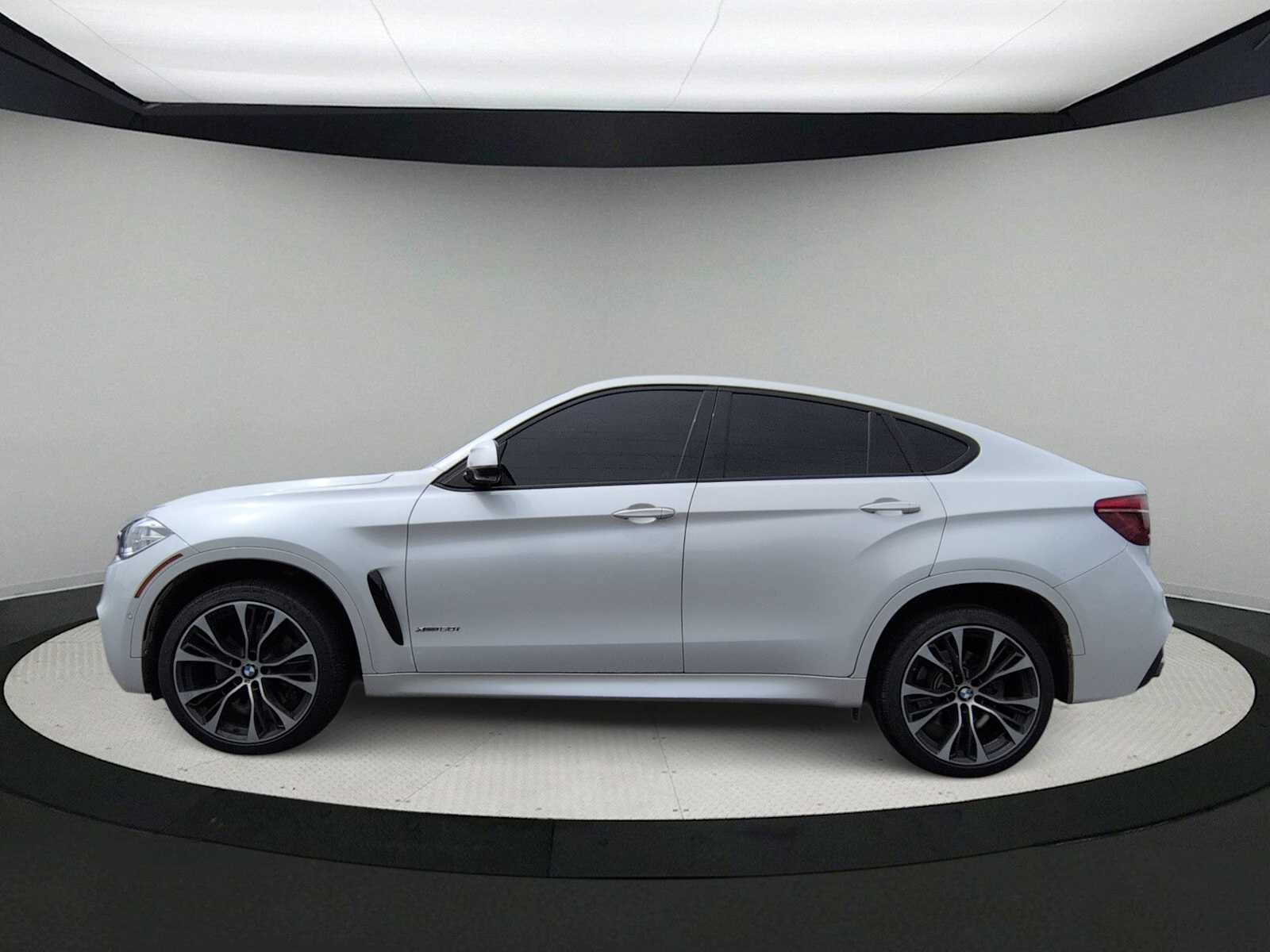 Used 2019 BMW X6 xDrive50i w/ M Sport Package AWD/4WD image 5