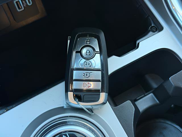 Used 2022 Ford Explorer XLT w/ Equipment Group 202A AWD/4WD image 14