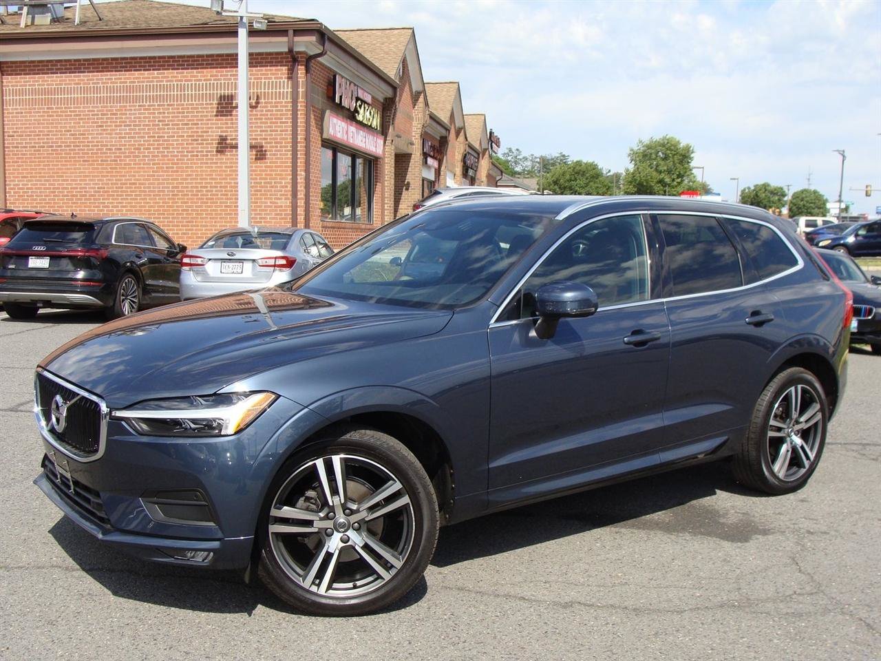 Used 2021 Volvo XC60 T5 Momentum w/ Premium Package AWD/4WD image 3