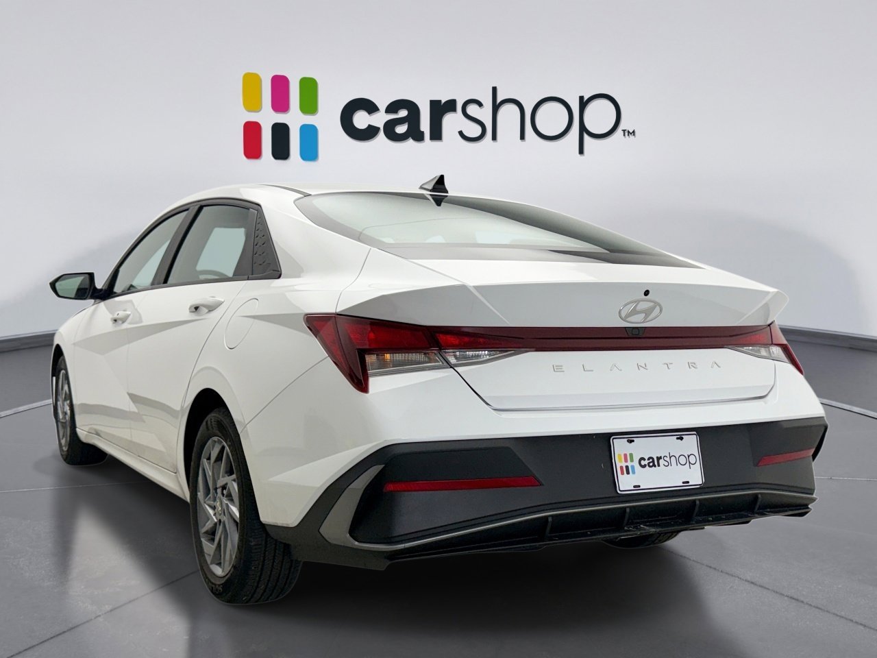 Used 2024 Hyundai Elantra SEL image 3