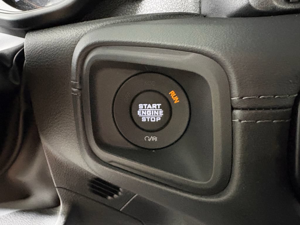 Used 2025 Jeep Gladiator Rubicon AWD/4WD image 21
