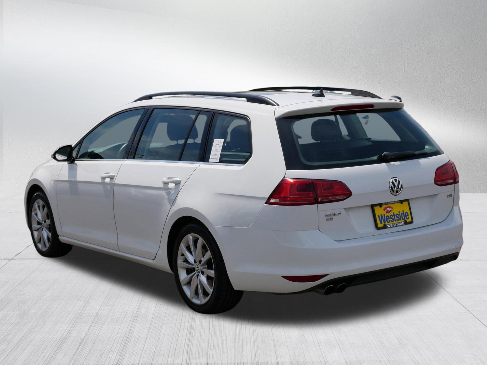 Used 2016 Volkswagen Golf SE w/ Lighting Package FWD image 5
