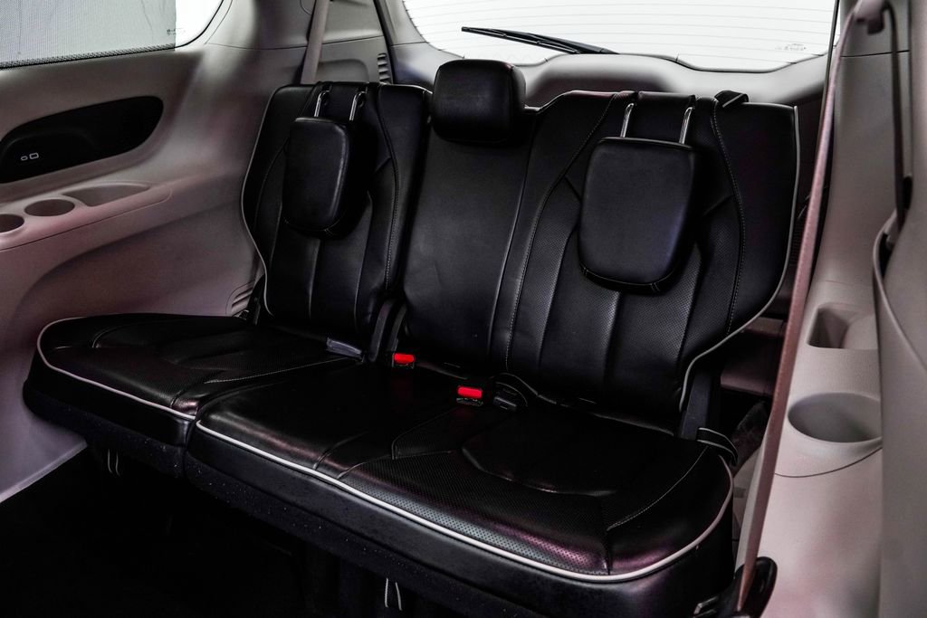 Used 2023 Chrysler Pacifica Limited FWD image 19